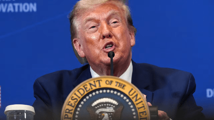 
			Оператору телесуфлера Трампа грозит запрет на торговлю после предполагаемого неожиданного дохода в размере 100 тысяч долларов от Kalshi: сообщение		